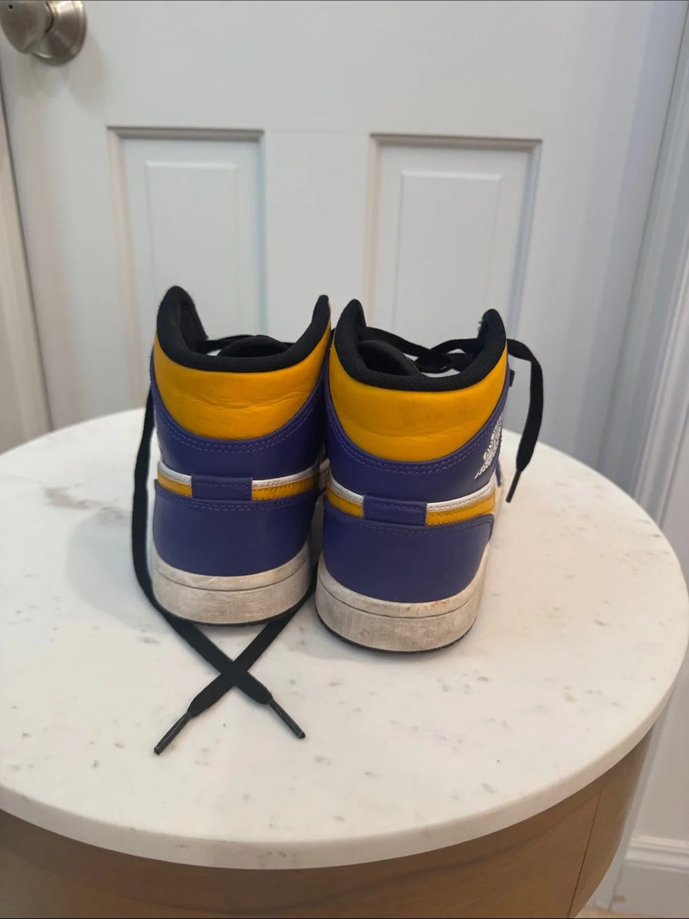 Nike Jordan 2 Size 8 (men’s) 9 .5 (women’s)